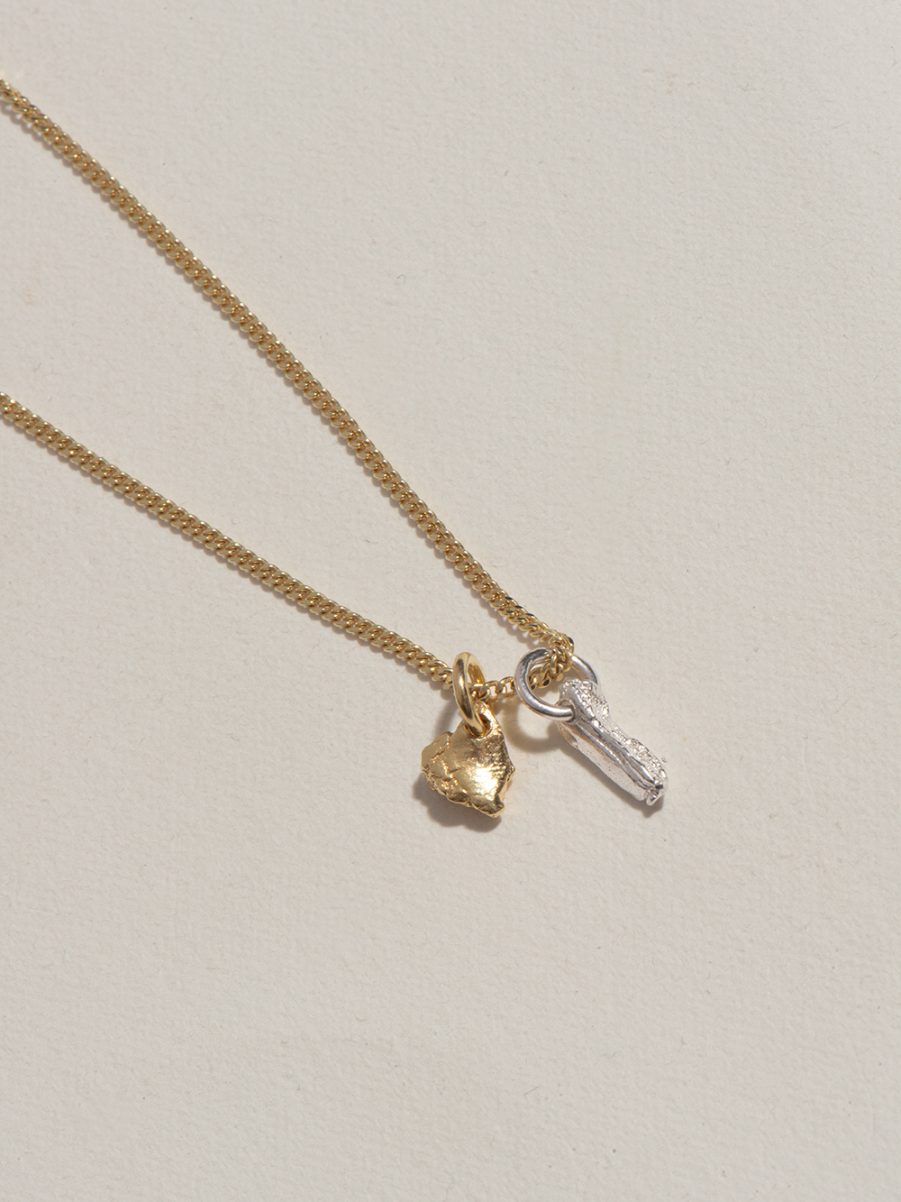 On and on - Necklace Gold